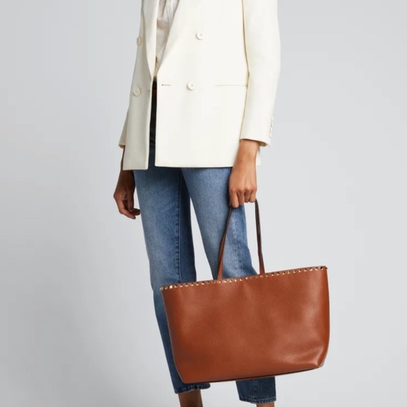 😊SOLD🙂 VALENTINO GARAVANI Saddle Rockstud Vitello Tote Bag - Picture 2 of 12